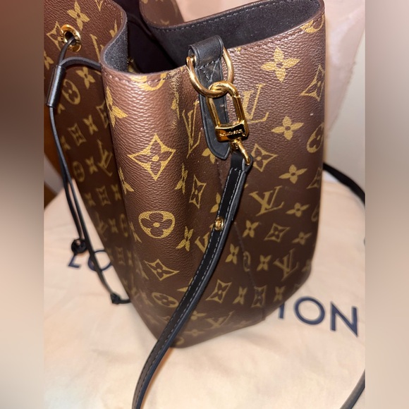 Louis Vuitton NeoNoe MM - Picture 5 of 17